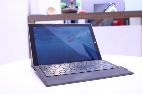 Surface Pro 3 ( i3/4GB/64GB ) + Type Cover 1